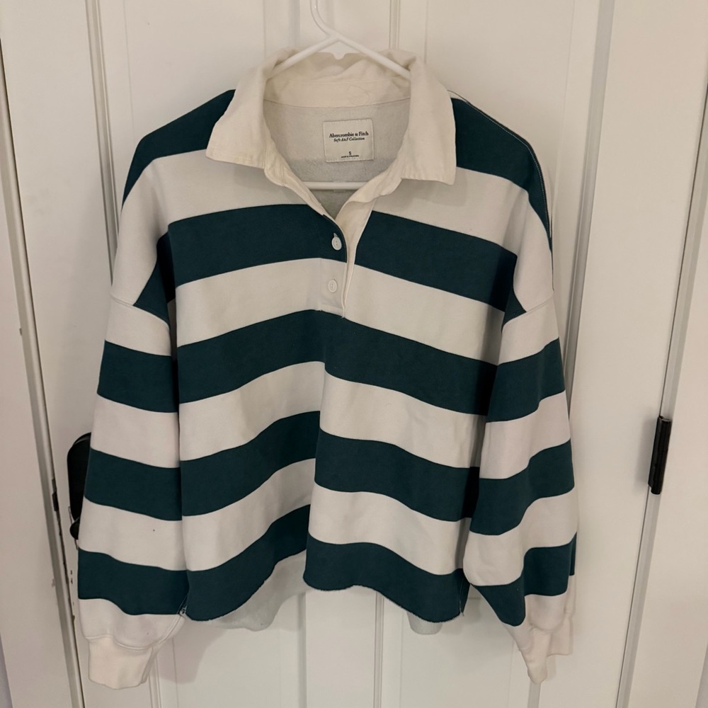 Abercrombie & Fitch cropped rugby top in green stripe - Picture 5 of 10